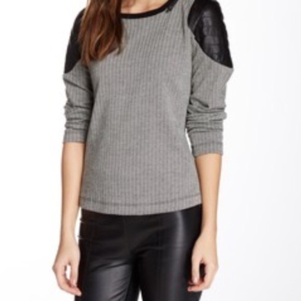 *NWT* W118 by Walter Baker. Black and white top.